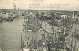 17 - LA ROCHELLE - JOLIE VUE DU PORT - La Rochelle