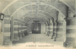 17 - LA ROCHELLE - GALERIE DE L'HOTEL DE VILLE  - La Rochelle
