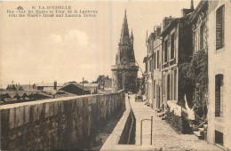 17 - LA ROCHELLE - RUE SUR LES MURS - La Rochelle