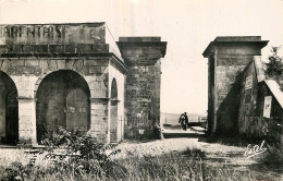 17 - ILE D'AIX - LA PORTE DU QUAI - Sonstige & Ohne Zuordnung