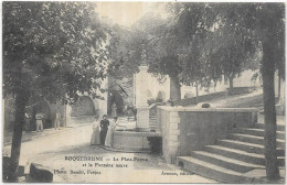 D 83. ROQUEBRUNE SUR ARGENS. LA PLATE FORME ET LA FONTAINE NEUVE. CARTE ECRITE - Roquebrune-sur-Argens