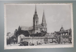 28 Chartres La Cathedrale Et Place Du Chatelet N°2 - Chartres