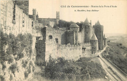 11 - CITE DE  CARCASSONNE - MONTEE DE LA PORTE D'AUDE - Carcassonne