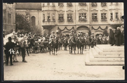 Foto-AK Memmingen, Grosser Fischertag 1925, Aufzug Mit Pferden Auf Einem Platz Vor Der Kirche  - Memmingen