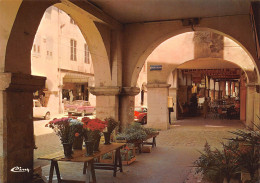 LOUHANS - Grande Rue - Les Arcades - Rue De L'Eglise, Automobiles Renault 4L - Louhans