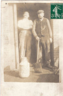 Carte Photo De Deux Homme ( Des Paysan ) Posant Devant L'entrée De Leurs Laiterie - Personnes Anonymes