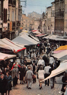 LOUHANS - La Grande Rue - Les Arcades - Jour De Marché - Louhans