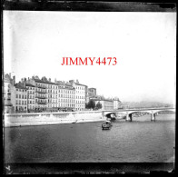 Les Quais Et Un Pont Dans Lyon (Rhône) - Plaque De Verre - Taille 78 X 78 Mlls - Glass Slides