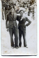 Carte Photo De Deux Jeune Garcon élégant Dans Un Jardin Vers 1930 - Persone Anonimi