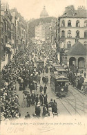 62 - Boulogne Sur Mer - La Grande Rue Un Jour De Procession - Animée - Tramway - Précurseur - Oblitération Ronde De 1902 - Boulogne Sur Mer