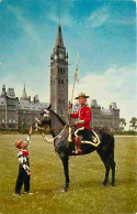 Animaux - Chevaux - Etats-Unis - Mountie At Peace Tower With Boy In Cowboy Costume - Voir Scans Recto Verso  - Chevaux