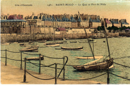 St Saint Malo Le Quai Et Port Du Mole - Saint Malo