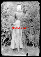 Portrait De Mlle Roy, Jeune Fille En 1905 - Plaque De Verre - Taille 63 X 88 Mlls - Glass Slides
