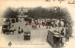 CPA LYON - PLACE PERRACHE (PRISE DE LA SORTIE DE LA GARE) - Autres & Non Classés