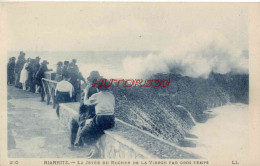 CPA BIARRITZ - LA JETEE DU ROCHER DE LA VIERGE - Biarritz