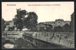 AK Wolfenbüttel, Schlossplatz Mit Lessinghaus Und Bibliothek  - Wolfenbuettel