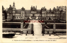 CPA FONTAINEBLEAU - PALAIS - LA GRILLE D'HONNEUR ET LA COUR DES ADIEUX - Fontainebleau