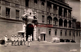 CPSM MONACO - LA RELEVE DE LA GARDE DEVANT LE PALAIS PRINCIER - Autres & Non Classés