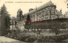 CPA BOURGES - LA CATHEDRALE VUE PRISE DU JARDIN DE L'HOTEL DE VILLE - Bourges