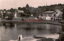 CPA BAGNOLES DE L'ORNE - UN COIN DU LAC , LE CASINO DES THERMES - Bagnoles De L'Orne