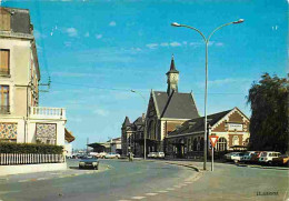 02 - Chauny - La Gare - Automobiles - CPM - Voir Scans Recto-Verso  - Chauny