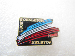 PIN'S    LUGE  BOBSLEIGH  SKELETON  FRANCE - Sport Invernali