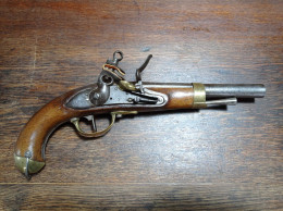 Pistolet Réglementaire De Cavalerie Ou D'arçon à Silex Espagnol - Modèle 1815 (modèle An 13) - TBE - Armes Neutralisées