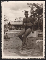 Photographie De 1955 Homme Man Men Torse Nu Half Naked Sexy Maillot Slip De Bain Plage 8,5x11,3 Cm - Andere & Zonder Classificatie