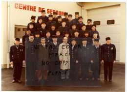 PHOTO Des Pompiers ( Pompier ) Du Centre De Secours De THOISSEY 01 Ain ( Personnes à Identifier ) Année ? - Métiers