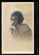 Foto-AK GL Co Nr. 6340 /2: Junge Dame In Blumenbedrucktem Gewand  - Photographs