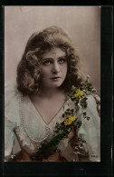 Foto-AK GL Co Nr. 934 /6: Junge Dame Mit Wallendem Haar Und Blumenkranz  - Photographs