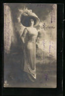 Foto-AK GL Co Nr. 3271 /4: Mode 1909 /10, Dame Mit Tellerhut  - Photographie