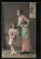 Foto-AK GL Co Nr. 3661 /5: Dame Und Kleines Mädchen Mit Rosenstrauss  - Photographs