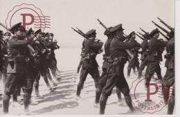 DESFILE TROPAS ASALTO ANTE MINISTRO GOBERNACION Y DR GRAL SEGURIDAD PRE GUERRA CIVIL II REPUBLICA ESPAÑA 1935 17X11CM - Guerra, Militares