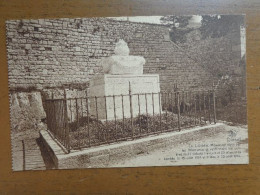 Dinant, La Citadelle - Monument élevé Par Les Allemands Et Renfernant Les Cendres De 47 Soldats Francais - Onbeschreven - Dinant