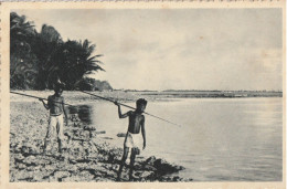 CAROLINES  Petits Canaques Guettant Le Poisson - New Caledonia