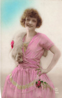 FANTAISIES - Femme Avec Une Fourrure Blanche - Carte Postale Ancienne - Women