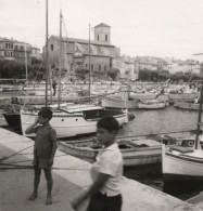 PHOTO-ORIGINALE  13 LA CIOTAT -  BATEAUX-LES BARQUES VOILIERS  DES PECHEURS AU PORT  1963 - Boats