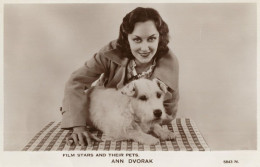 Anne Dvorak Hollywood Actress Film Stars & Their Pets Postcard - Acteurs