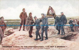 R679892 Wounded Tommy To The Photographer I M Not A German. Crown. Daily Mail Ba - Mondo