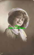 R586321 A Little Girl With A Hat And A Scarf Around His Neck. Rotary Photo. 1914 - Mondo