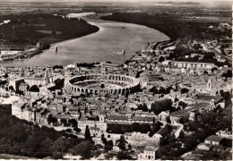 ARLES - Vue Générale Aérienne Su La Ville Et Le Rhône Au Centre Les Arénes - Arles