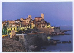 Antibes, La Vieille Ville Sur Ses Remparts à La Tombée De La Nuit (lt 10) - Antibes - Altstadt