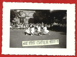 Photo Originale Villers-Cotterêts (02) Kermesse Patronage Cour De La Maison Paroissiale Presbytère 2scans 15-06-1958 - Lieux