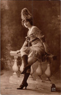 Carte -  Belle Femme  ,  Jupe Courte        AQ932 - Donne