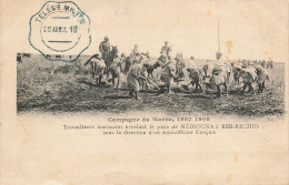 MIKICP4-023- MAROC CAMPAGNE 1907-1908 TRAVAILLEURS MAROCAINS NIVELANT LA PISTE DE MEDIOUNA A BER RECHID - Autres & Non Classés