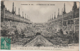 REIMS 1914  LA CATHEDRALE DESSUS DE LA VOUTE APRES LE BOMBARDEMENT - Reims