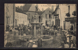 Saulieu - Cote D'Or - La Fontaine Saint-Andoche - Sortie De Messe - Saulieu