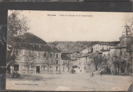 26 - NYONS - Place Du Poussat Et La Gendarmerie - Nyons