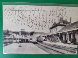 Lons Le Saunier , Gare Avec Train - Lons Le Saunier